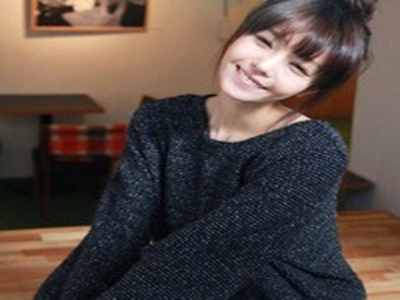 掀裙子打翘臀校花屁屁,校花舞蹈意外走红，翘臀成标志
